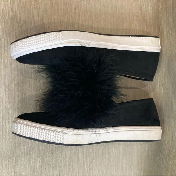 STEVE MADDEN Sz 7.5 Emily Black Suede Feather Pom Pom  Slip On Sneakers Shoes - Picture 7 of 12